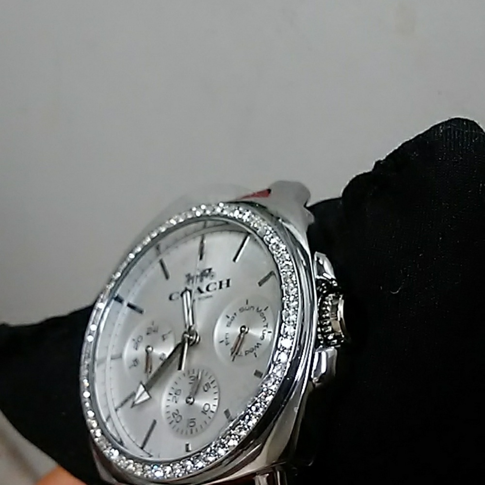 Watch - Picture 2 of 4